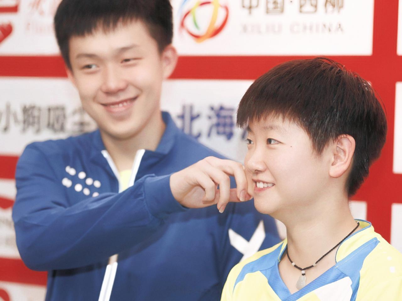 少年时的他们，把并肩作战的浪漫，藏在了每一个细节里✨
 
镜头里的少年们，还带着