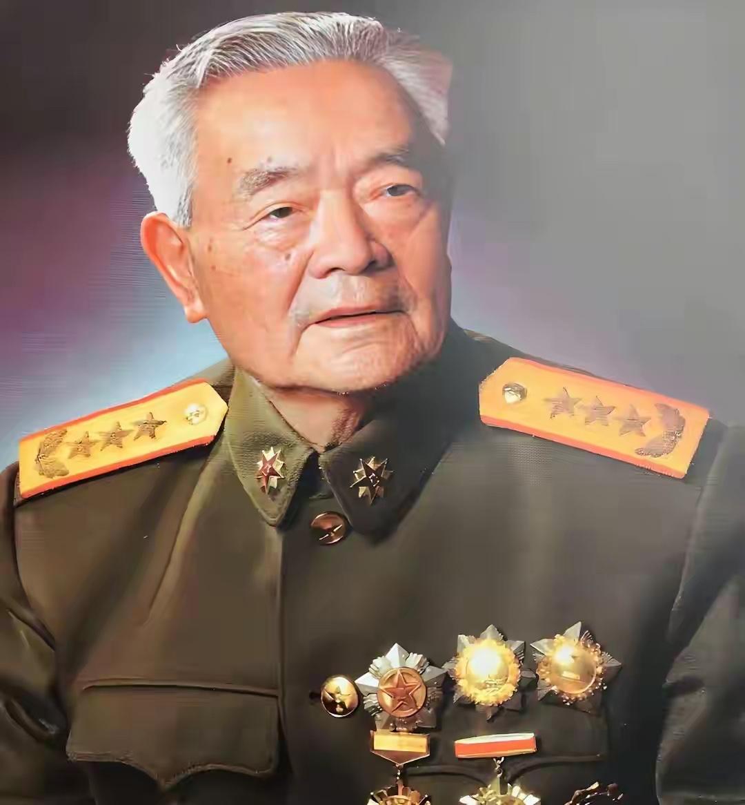 1941年，他年仅21岁，仅仅是一名侦察参谋。粟裕发现他胆识过人、善于研判敌情，