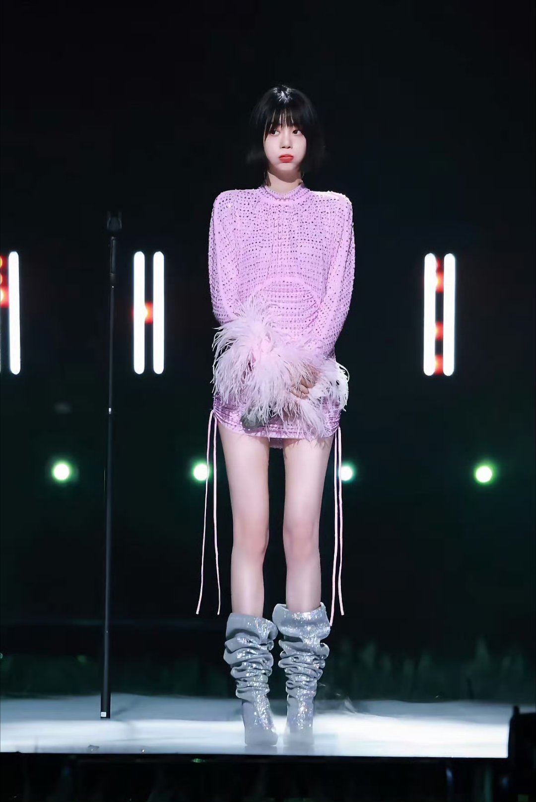 李溪芮这真的是腿精吧，内娱第一美腿，颜值高身材好。 ​​​