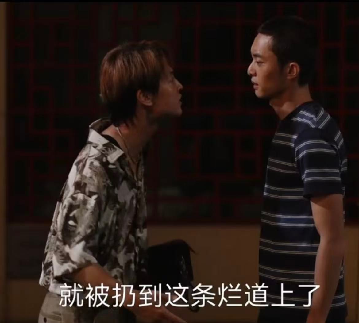 一条命烂出点名堂也说不定 倪向东说“一条命烂出点名堂也说不定”，可他这烂名堂是犯