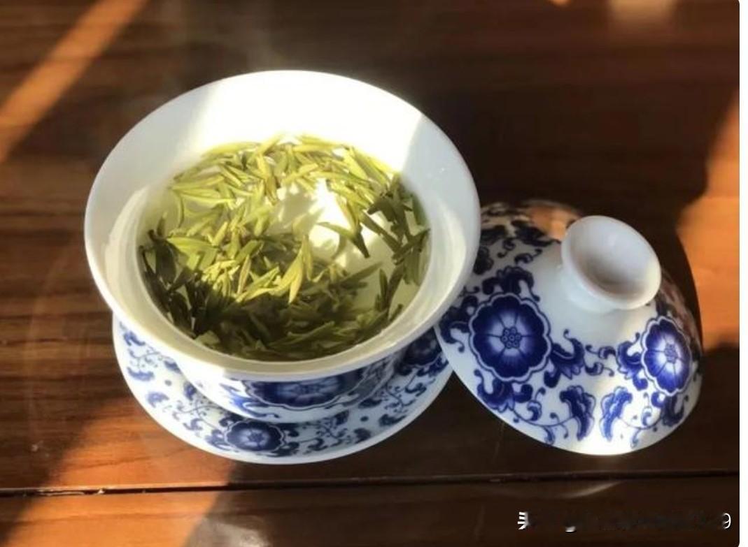 与西方人喜欢喝碳酸饮料、咖啡等不同，大多数国人可能还是更喜欢喝茶！现在尽管各种可