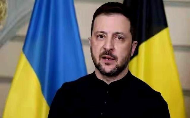 泽连斯基可能自己都没想到。在他满世界奔走，却被特朗普晾在一边的时候，一份协议悄悄