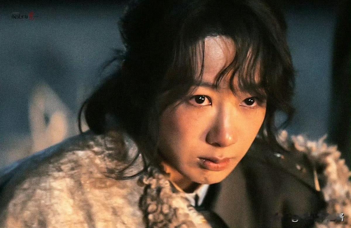 人到了一定年纪，
就得像杨紫这么清醒。
34岁的她，在《生命树》里，
完全不在乎