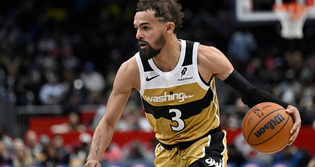 特雷·杨在第三节因右大腿四头肌挫伤提前退出比赛，华盛顿奇才最终以117-125不