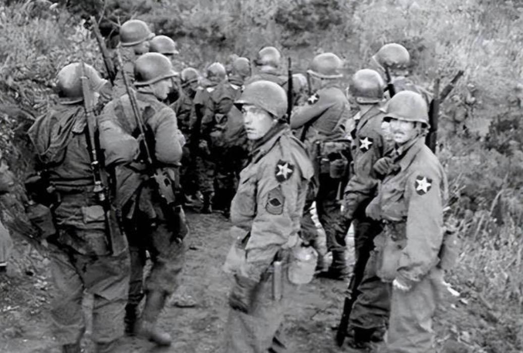 克林顿披露：当年为了打赢朝鲜战争，美国共投入了200万军队。克林顿亲自承认，美国