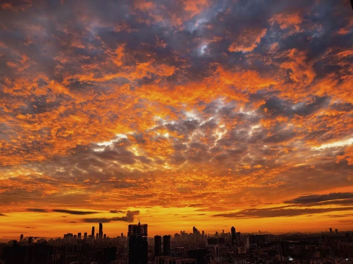 今天广州的朝霞很美，算不算是给熬夜冠军的“奖励”呢？[哈欠][哈欠][哈欠] ​