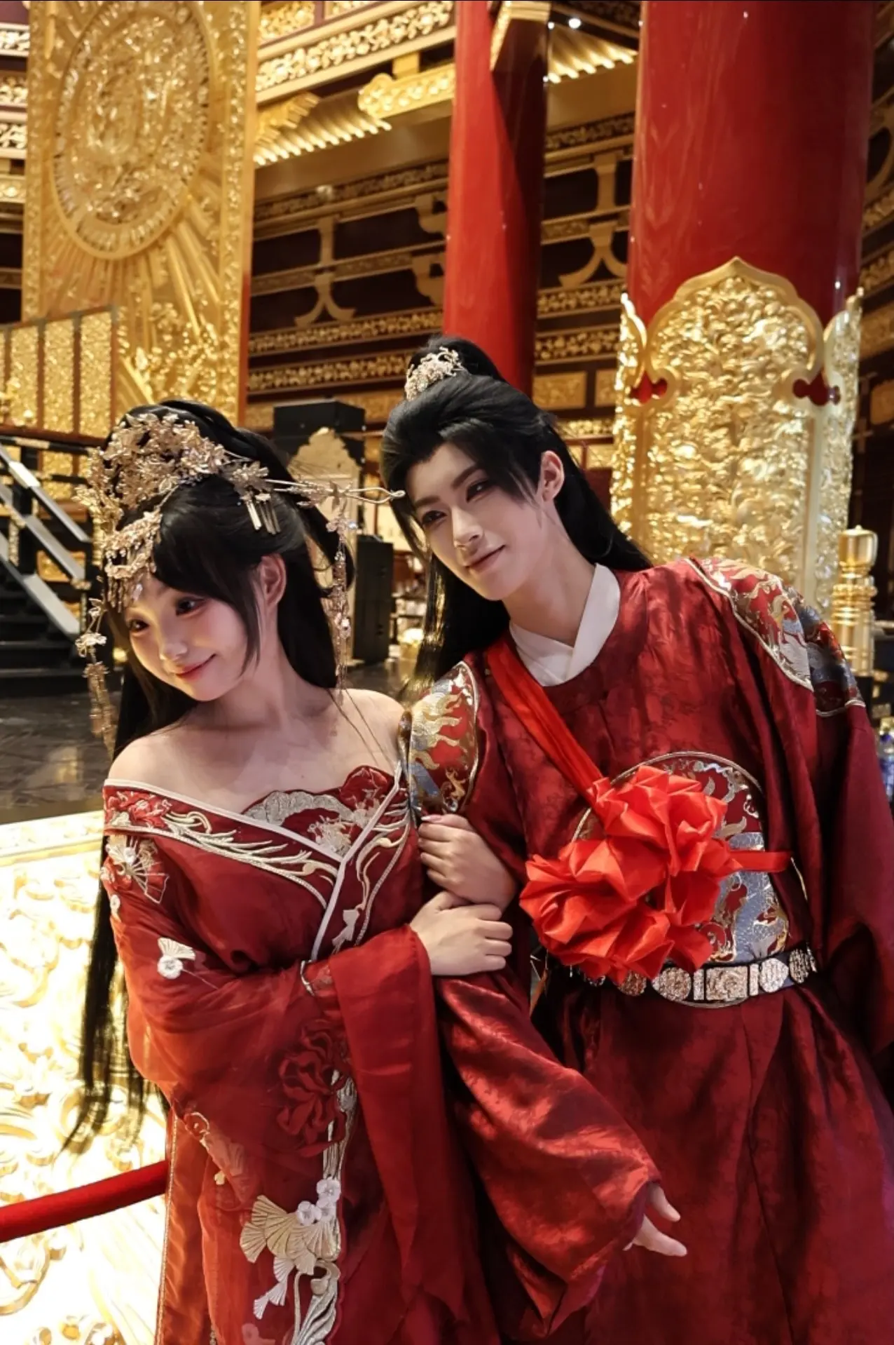 状元游街宫下过，公主传婚向帝王。