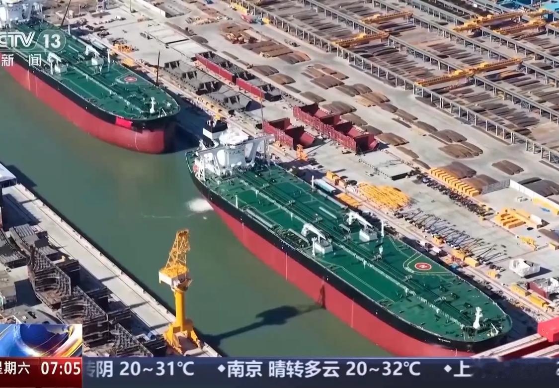 两艘 30 万吨海上巨无霸同日交付！全球独一份的纪录，为何只有中国能实现？

一