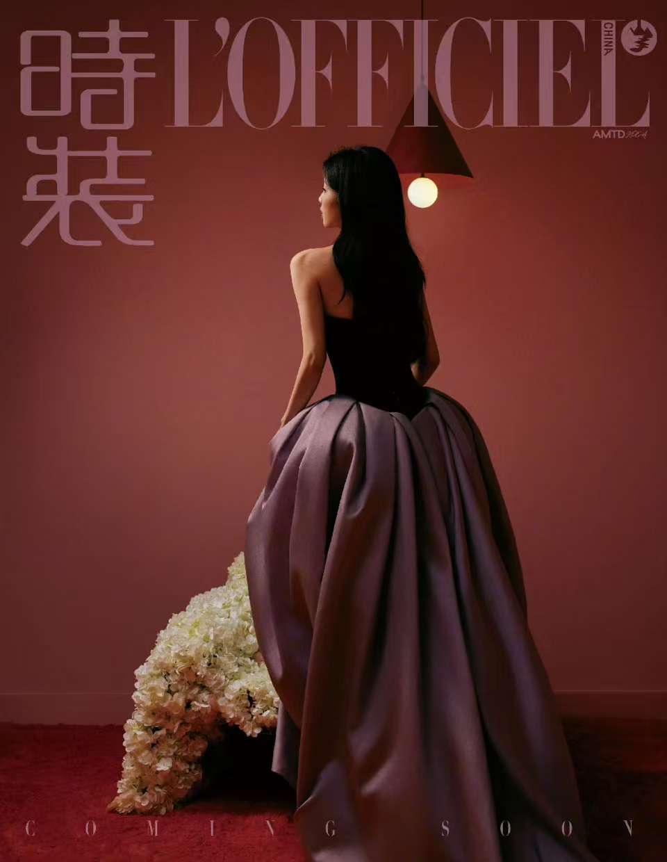 白鹿拖尾礼服   白鹿拖尾礼服真的是太美了呀，芋泥紫色的搭配又浪漫又觉得很美好。