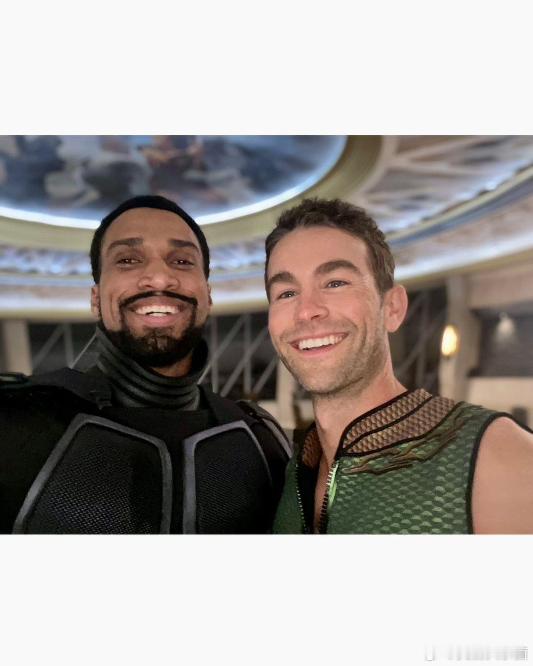 #黑袍纠察队# 新玄色终于露脸，演员和剧组纷纷发布他的幕后照。演员Nathan 