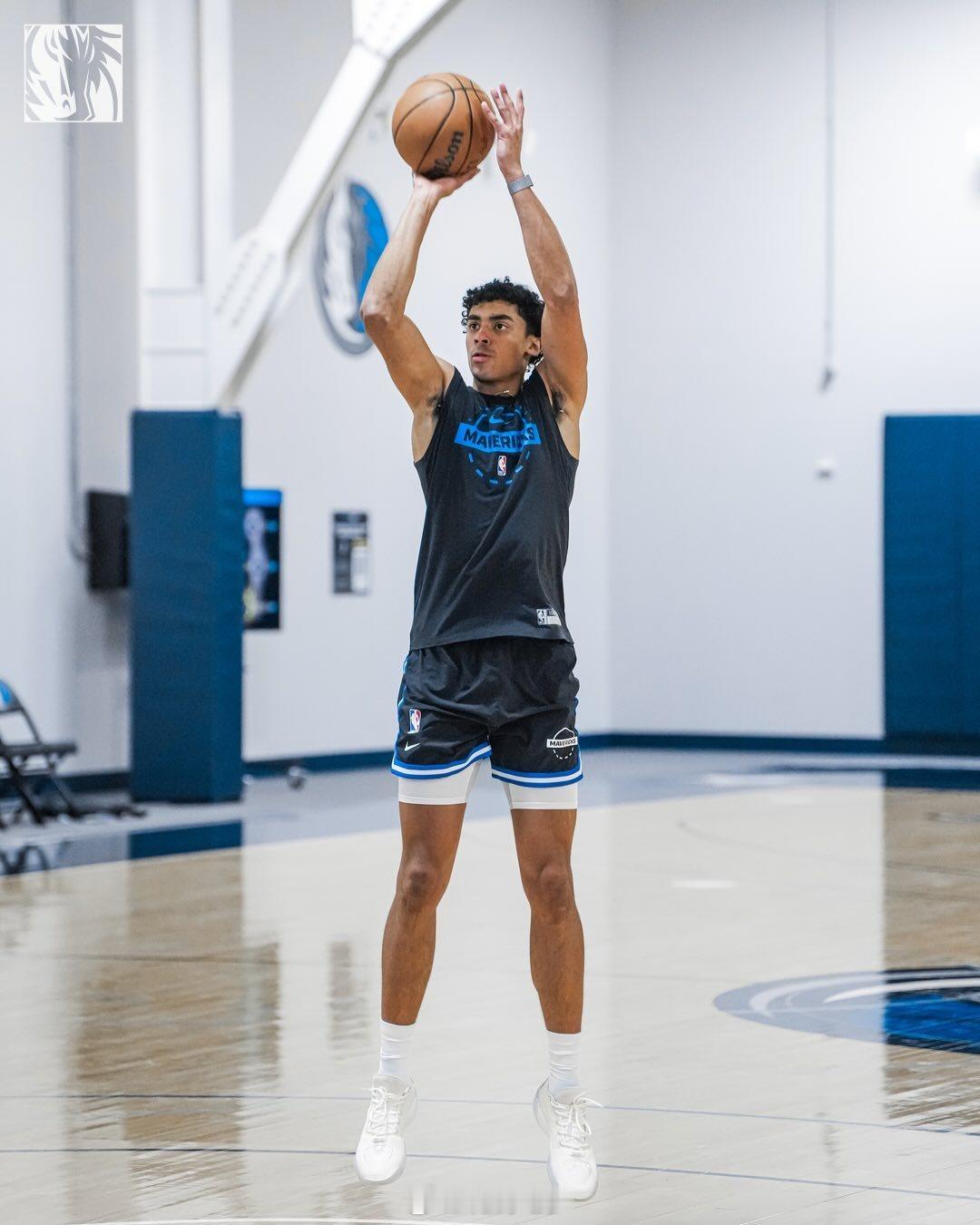 【基德】冷静，处理好球，这是一场对阵非常出色球队的伟大团队胜利。独行侠战胜勇士赢