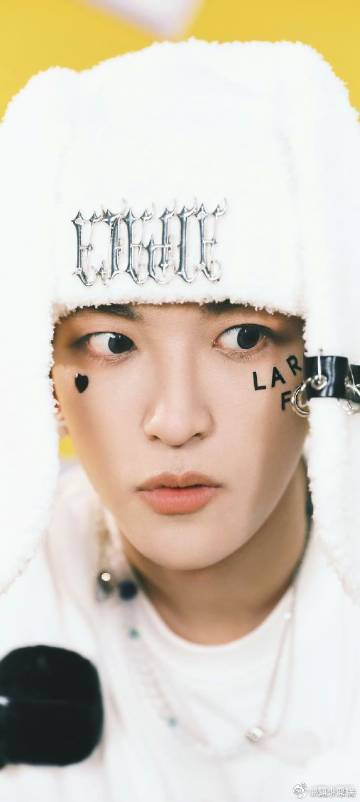 黄子弘凡鸟巢物料偷跑中鸟巢盛宴即将开启！黄子弘凡物料偷跑大放惊喜，全力以赴备战舞