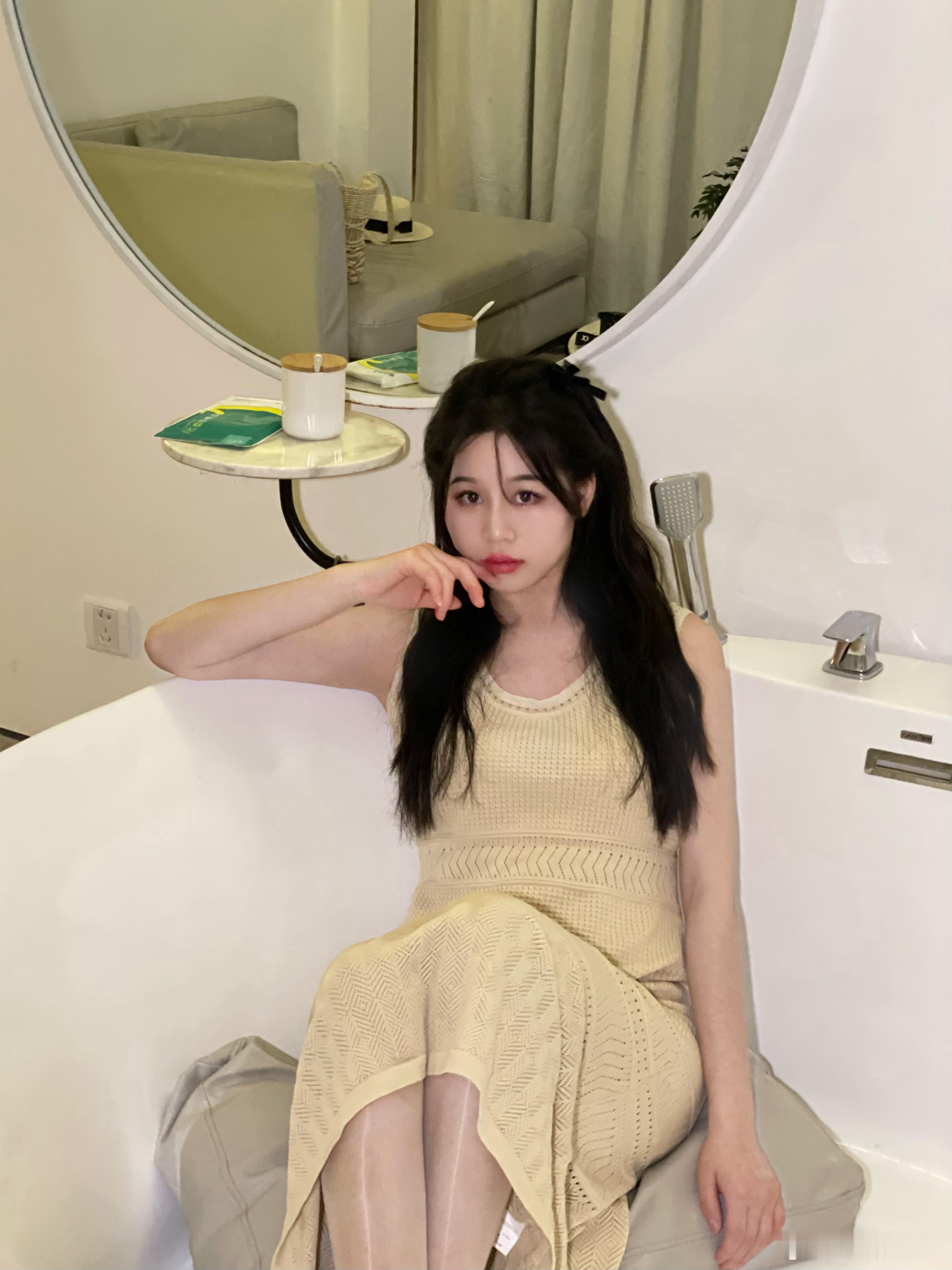 周末啦可以找我约会啦 ​​​