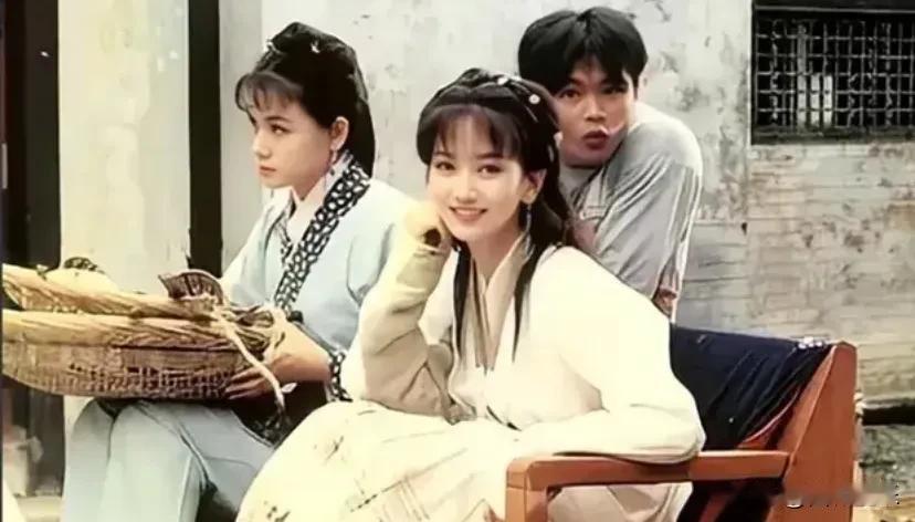 赵雅芝年轻时颜值，能否超越现代女神？

在娱乐圈的历史长河中，总有一些明星的颜值