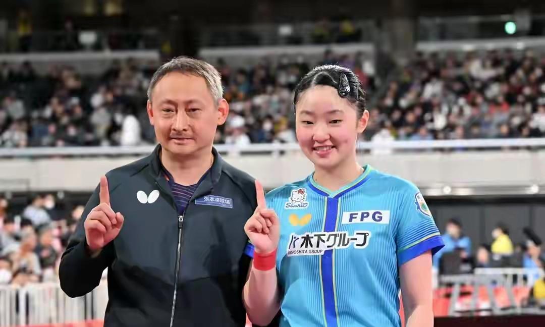 细心球迷能发现一个有趣现象：张本智和、张本美和兄妹同为张本宇子女，赛场接受身为教