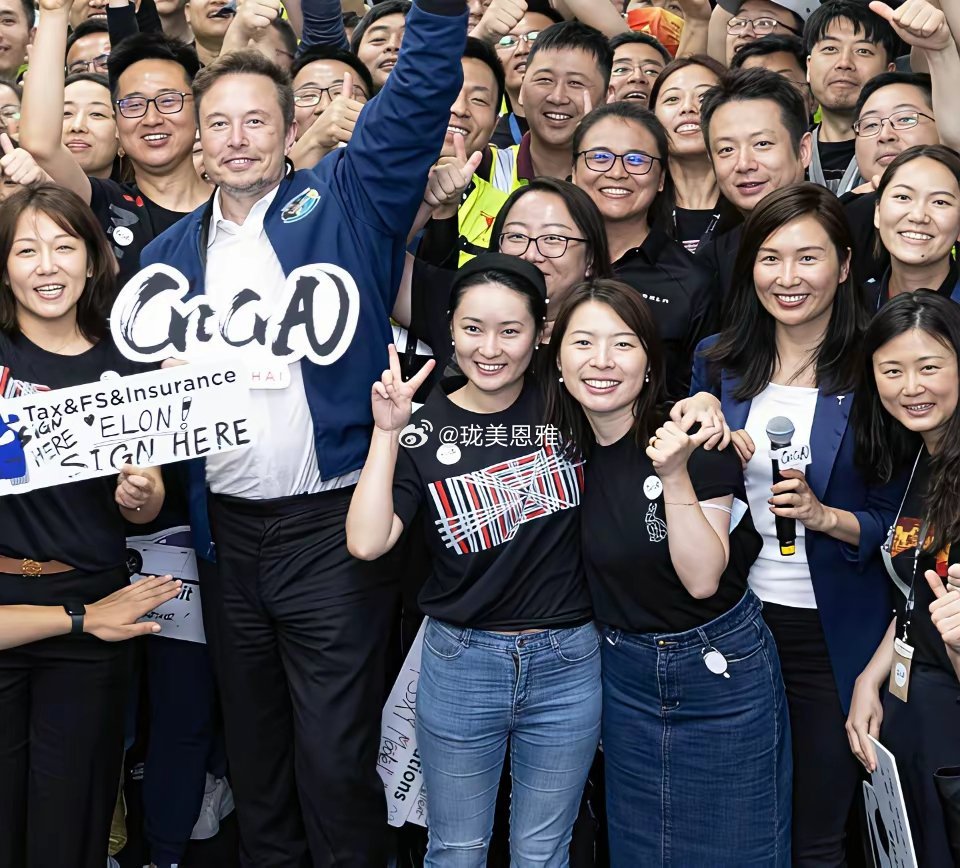 周游世界的马斯克不要太欢乐他那印度裔女友工作时很认真不愧是能力强的高管 