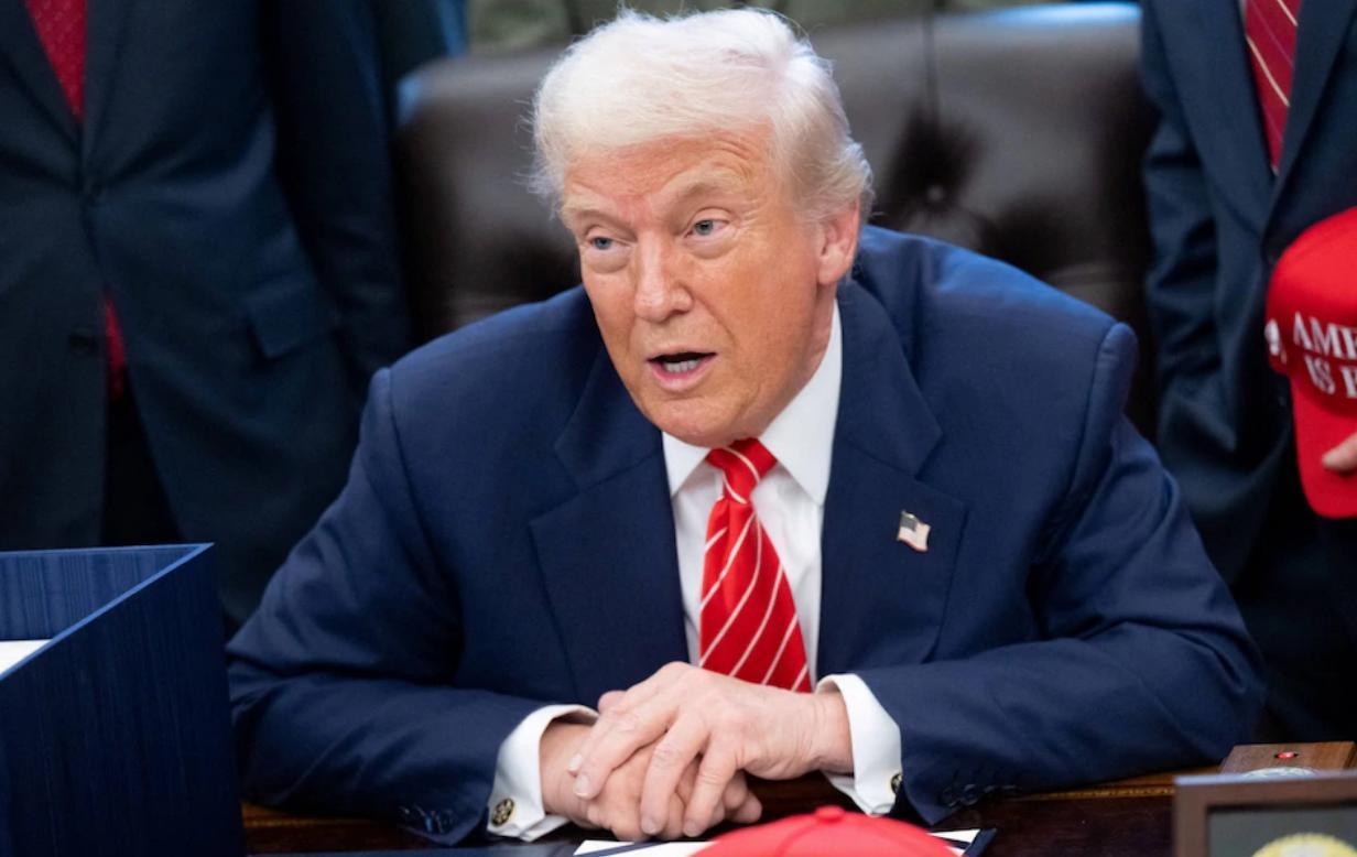 特朗普又变脸，不打伊朗了，新目标上线，英国敢做他就敢做！

熟悉特朗普的人都知道