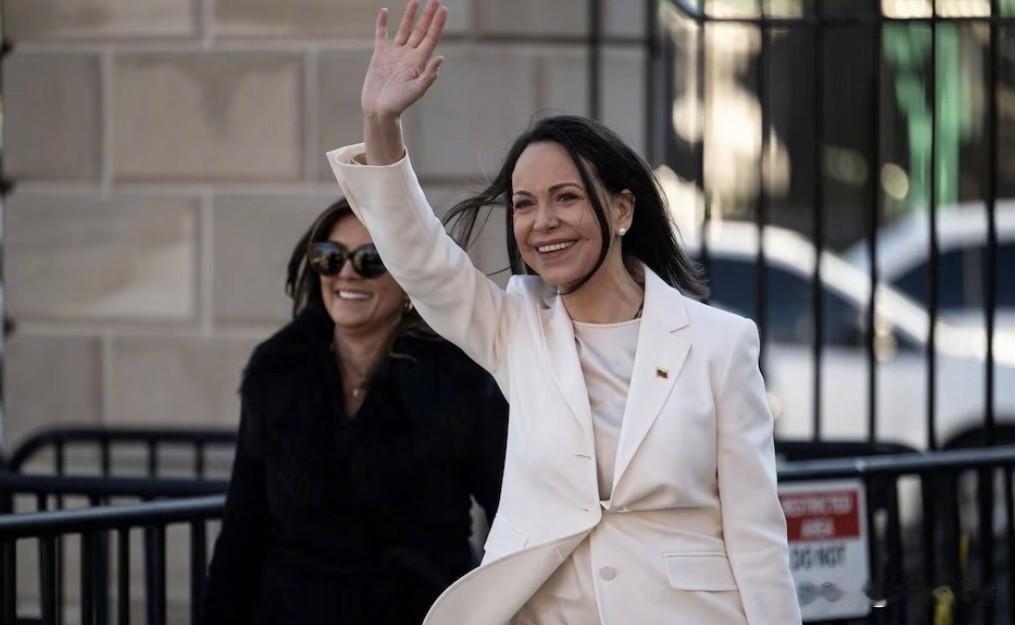 马查多把诺贝尔奖送给特朗普，估计是想特朗普扶持她当委内瑞拉总统，不过特朗普现在已