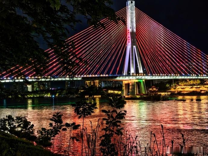 赵小童拍的版纳的夜景赵小童镜头下的西双版纳夜景一张夜景大片，尽显西双版纳的温婉风