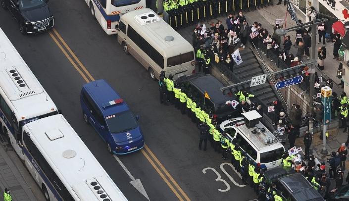 一上法庭就“生病”，尹锡悦犯了“韩国总统职业病”？
 
21日，韩国首尔法院有关
