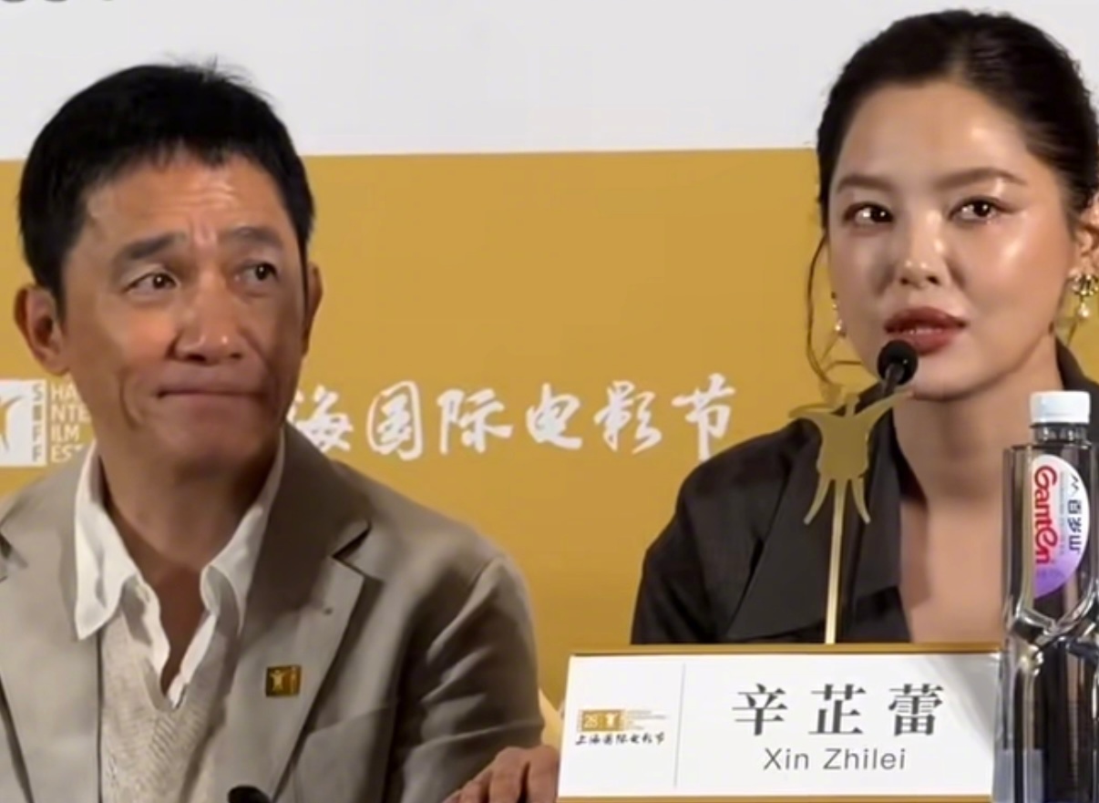 命运真的会写出神奇的伏线。2007年，素人辛芷蕾从300多个女生中被选出，和梁朝