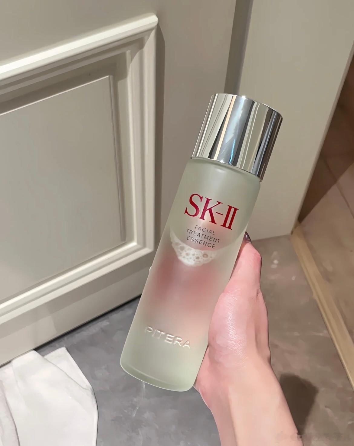 谁说干皮不能用sk2神仙水？本干皮亲测，保湿度超足，用完皮肤水润润的，爱了爱了！