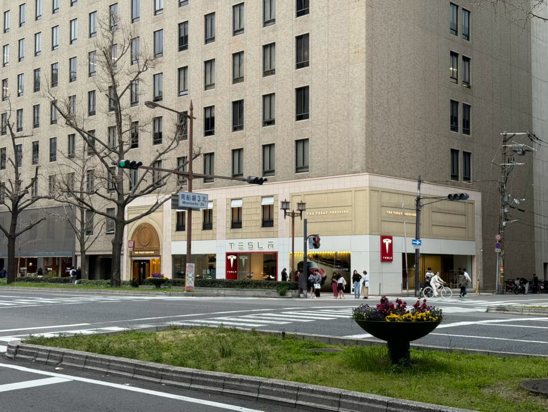 13.4万是折合人民币，现在日元暴跌，但对本国人来说依旧贵，而且小日子的市场太割