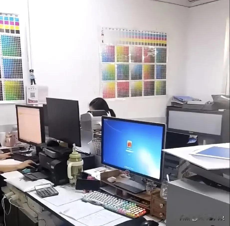 看着小资同事每天早上都要拎一杯咖啡上班，还说什么“工作日的早上没有咖啡相伴，我的