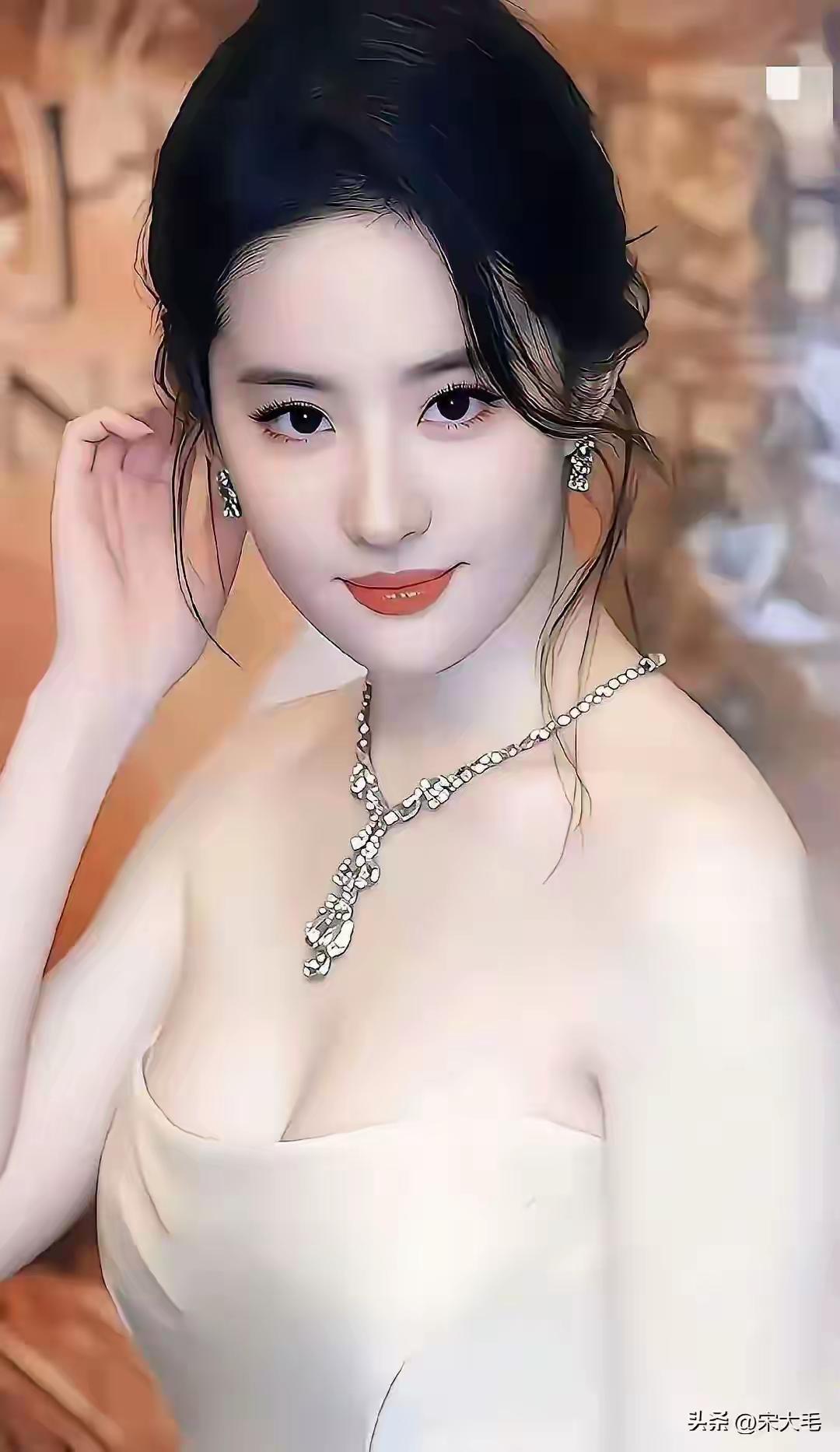 刘亦菲这么接地气的吗 ？刘亦菲这张照片看起来真的不像小仙女了，还像一个小仙妇