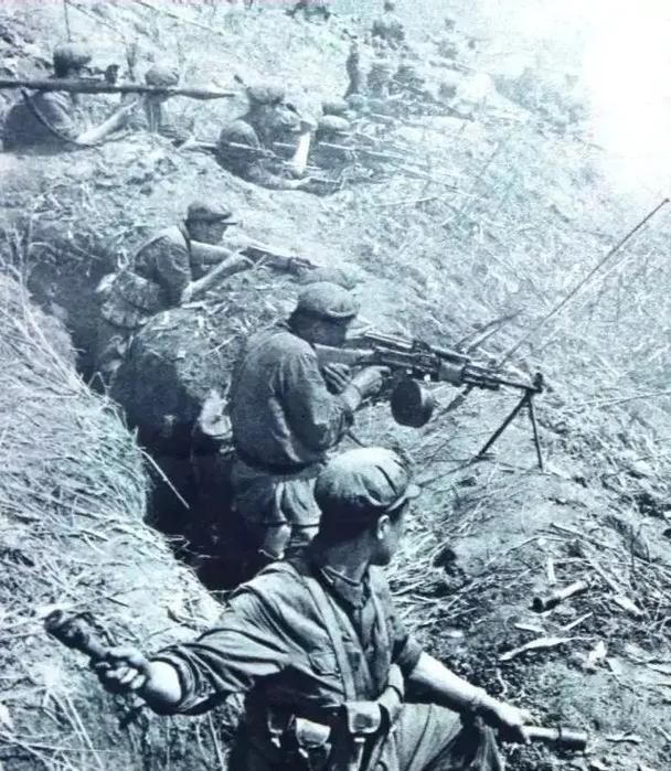 1979年，中央会议讨论出兵越南问题，会上，各将领态度有所不同，其中，叶剑英元帅