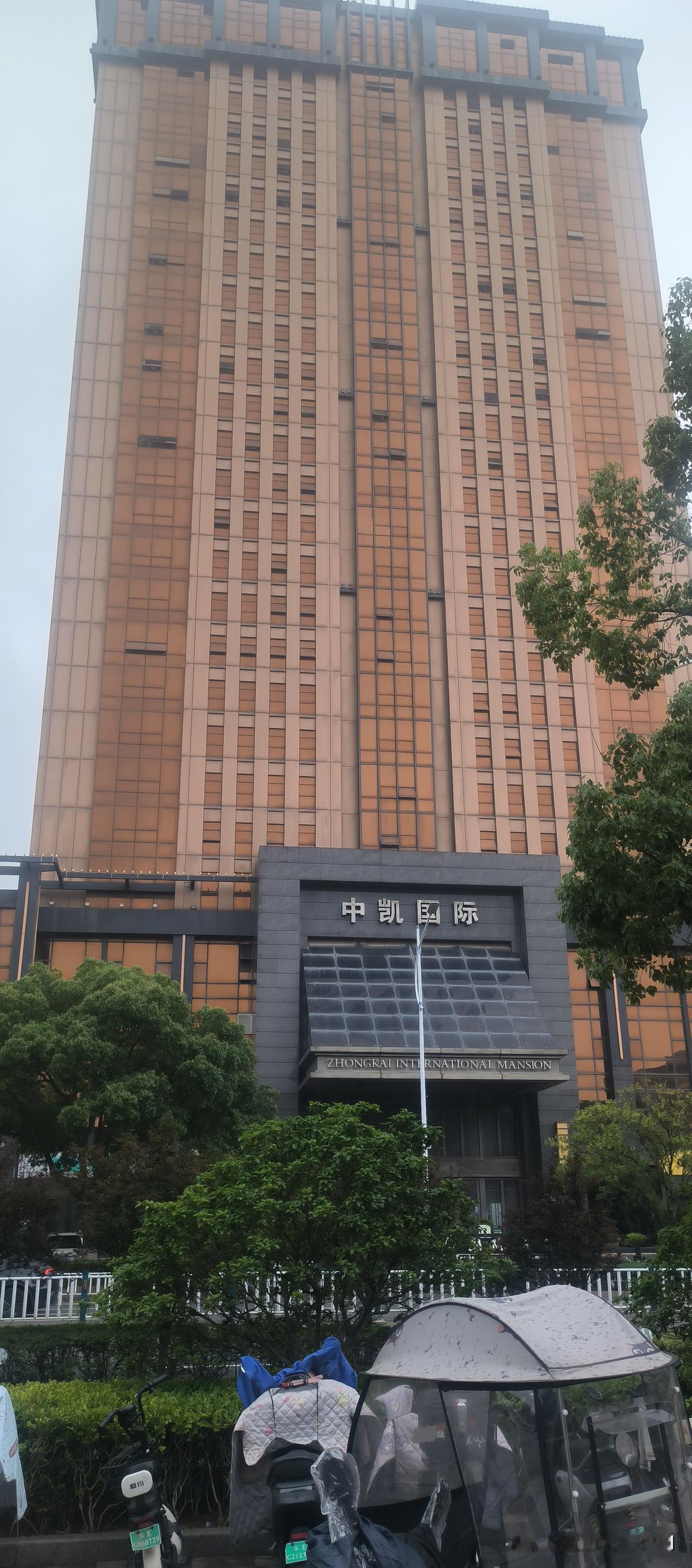 常熟中凯国际大厦，不一样的金红色摩天大楼，（著作权保护泥娃娃摄影，不允许转载此图