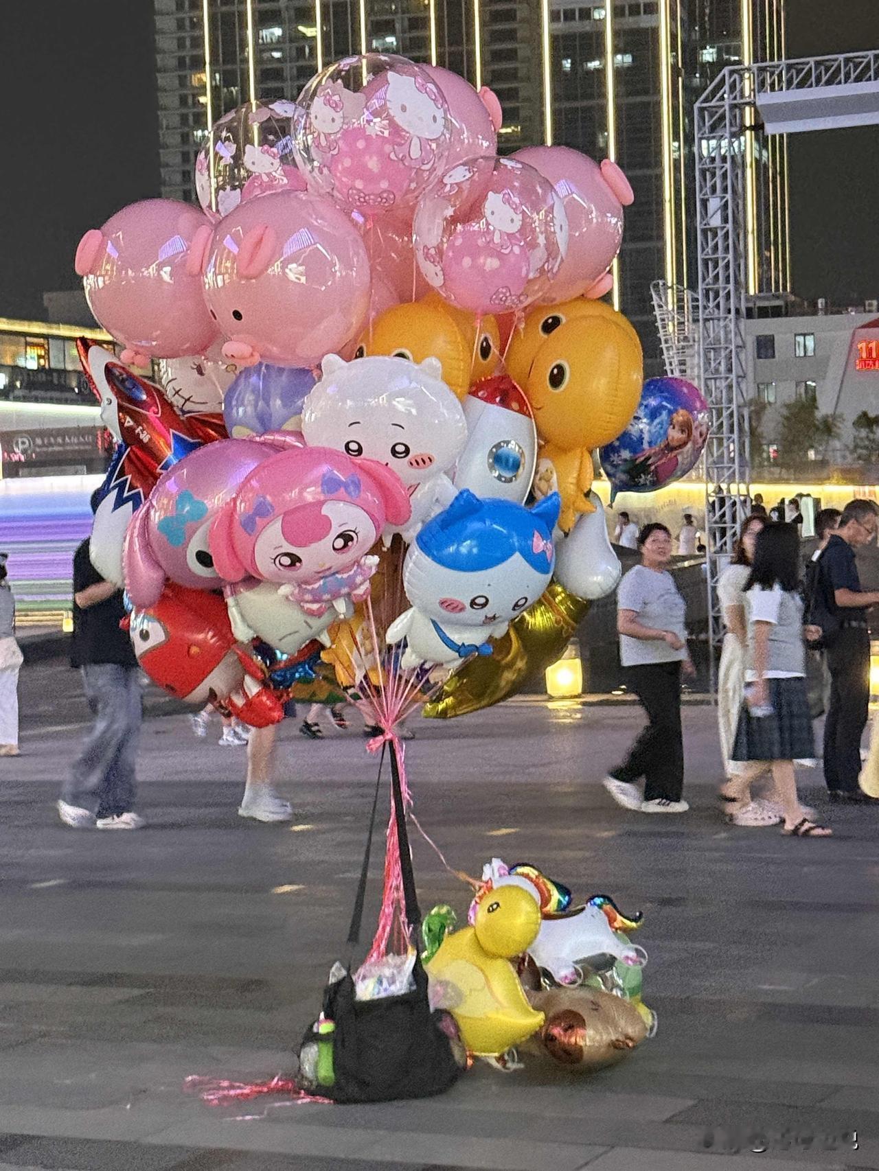 中金统计房价下跌蒸发百万亿？其实那不过是泡沫里的“数字游戏”。这100多万亿，从