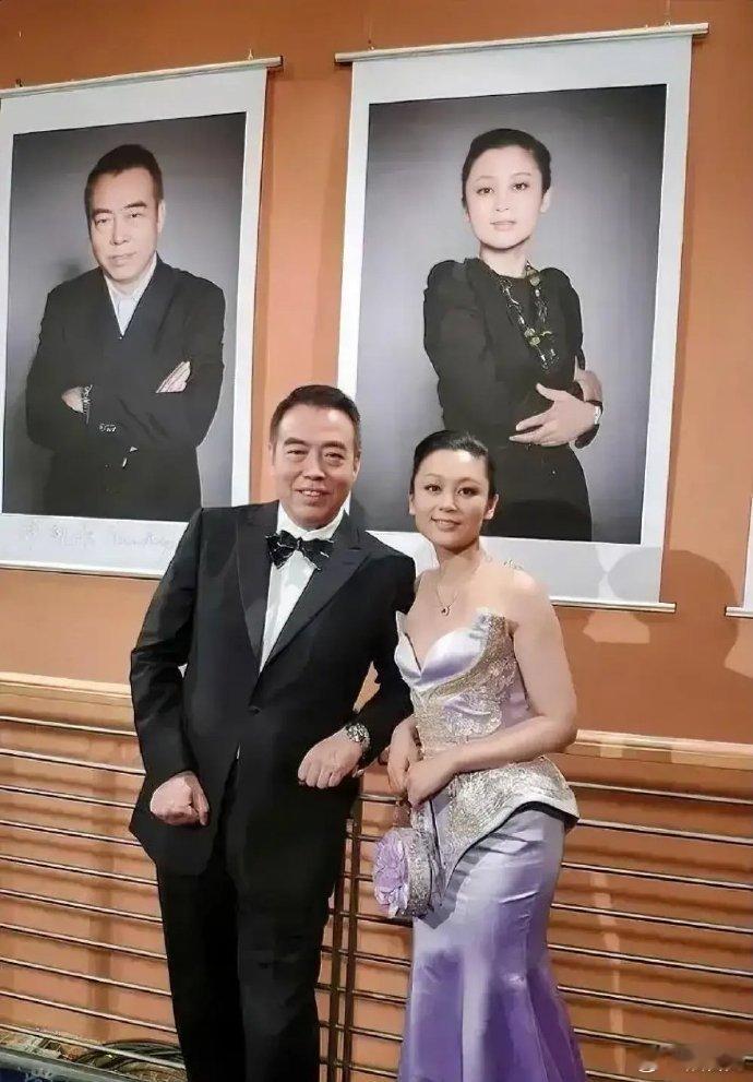 难怪陈凯歌当年那么喜欢她，现在55岁了看着跟20多小姑娘一样，身材微胖紧致，落落