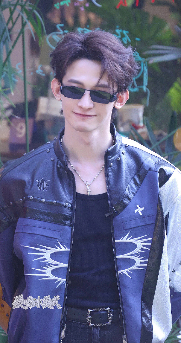 常华森自曝被狗尿了一身 隔着屏幕都感受到他当时的懵了。那种“我是谁我在哪为什么是