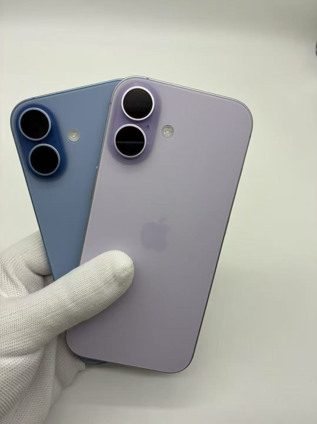 iPhone 17美版开孔跟去年16一样，依旧完美！但是17Pro系列美版目前就