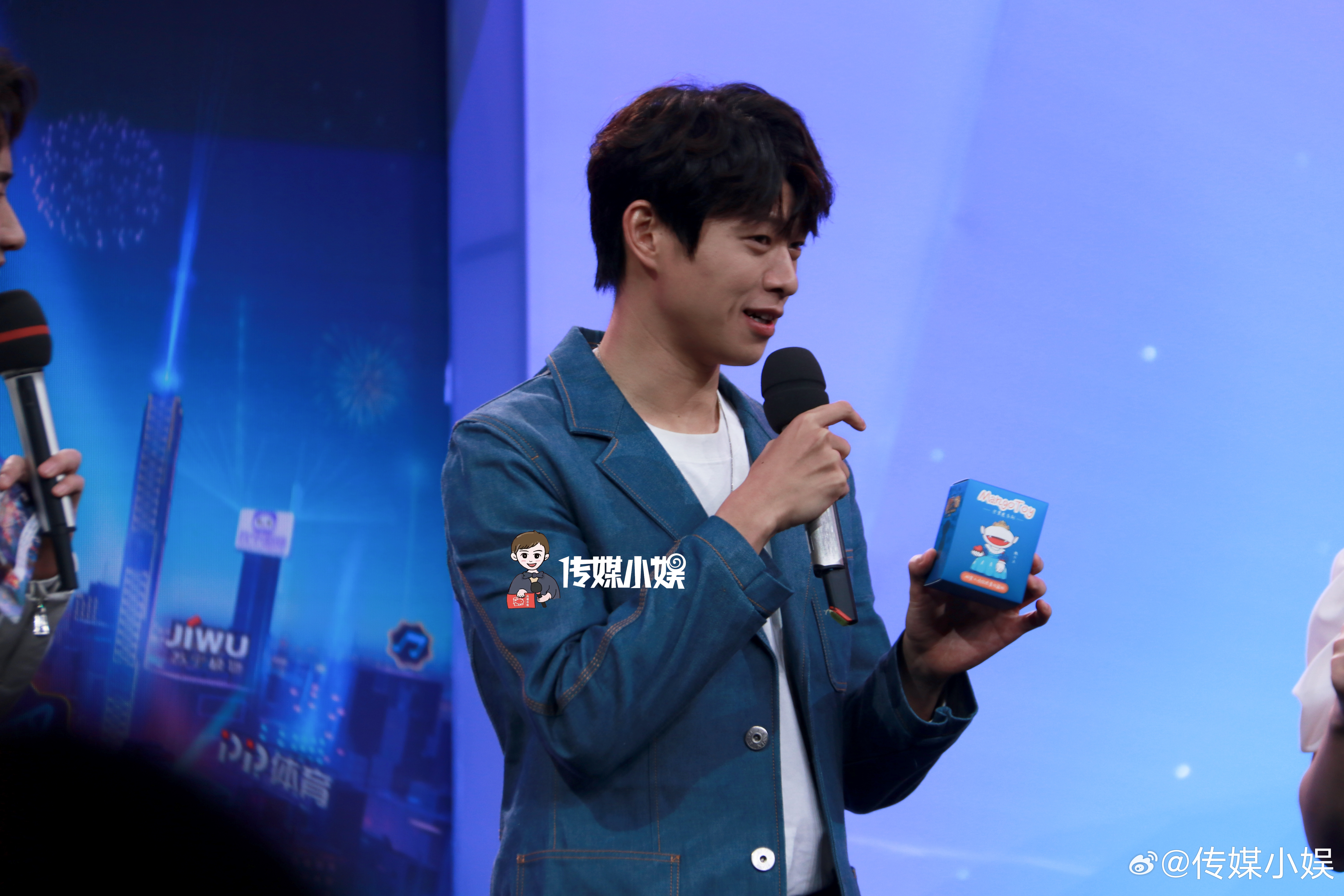 还有一张早年间魏大勋的！！站姐团建