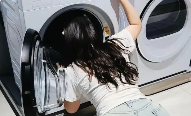 不得不承认，这机器半夜安静得像“没开机”……
 
自从有了娃，半夜洗衣服成了家常