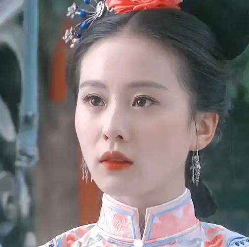 四爷对谁并非逢场作戏，而是每一个都真心喜欢。
 
皇后是他的结发妻子，永远端庄得