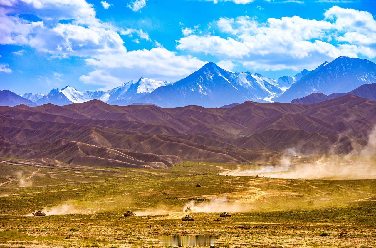 第77集团军某旅组织跨昼夜实战化演练。 ​​​