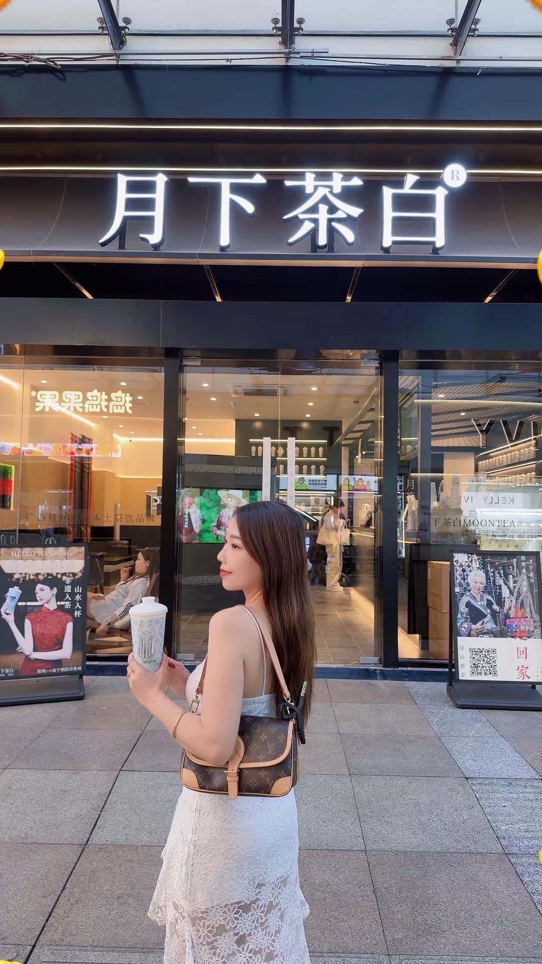 也是喝上了月下茶白😘😘😘
