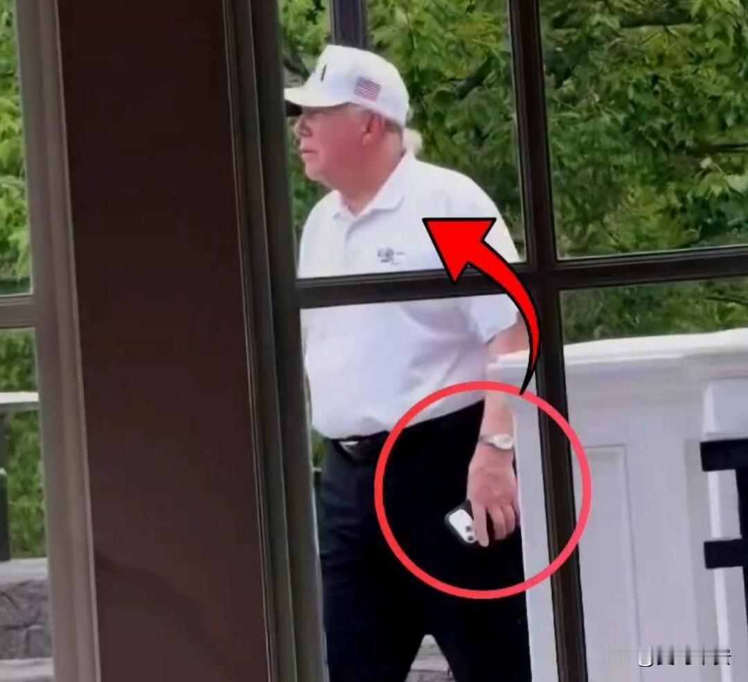 MAGA支持者大多数都愚蠢
今天凌晨，媒体在弗吉尼亚州的高尔夫球场拍到美国总统川