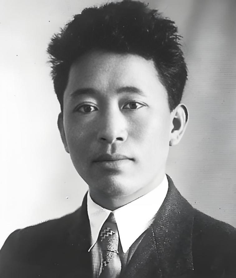 刘亚楼将军和李天佑将军的两张罕见照片，第一张是刘亚楼专门寄给同窗好友李天佑的。