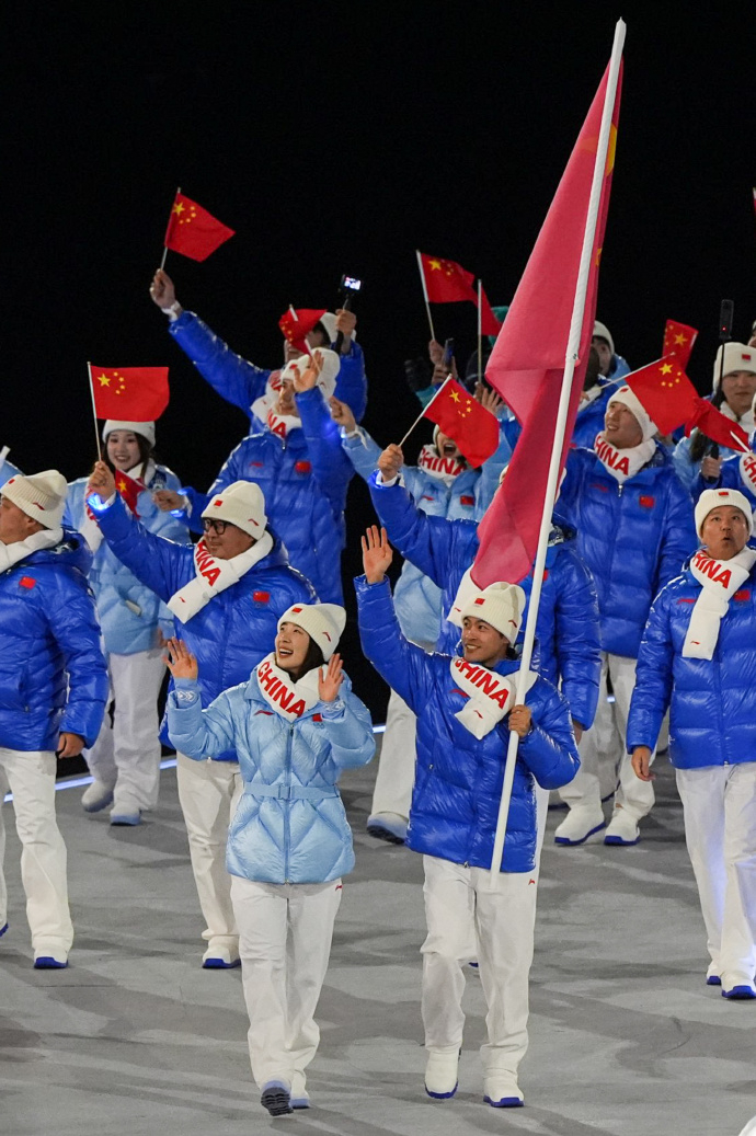 中国队3金3银4铜中国队升至冬奥奖牌榜第12 ：擎旗，举金！开路，登顶！ 宁忠岩