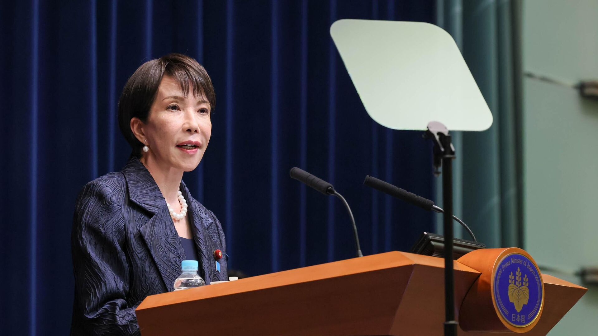 高市早苗因涉台错误言论，迅速陷入与邻国的重大外交危机。此举引发中方强烈反应，报复