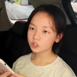 广东佛山，一12岁女孩跟着父母去参加广交会，本来是为了去见世面，不料一迪拜客户突