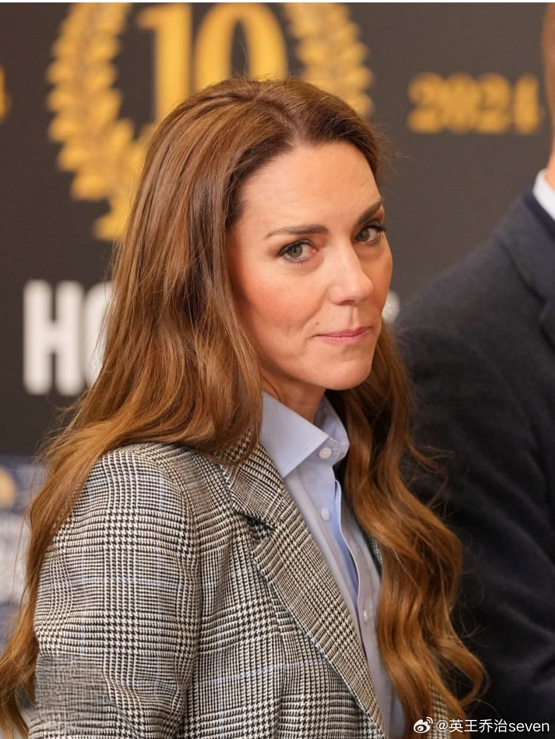 【揭皮凯子】她有时候看起来容光焕发的照片绝对是使用了手段，真实的疲惫苍老憔悴的凯