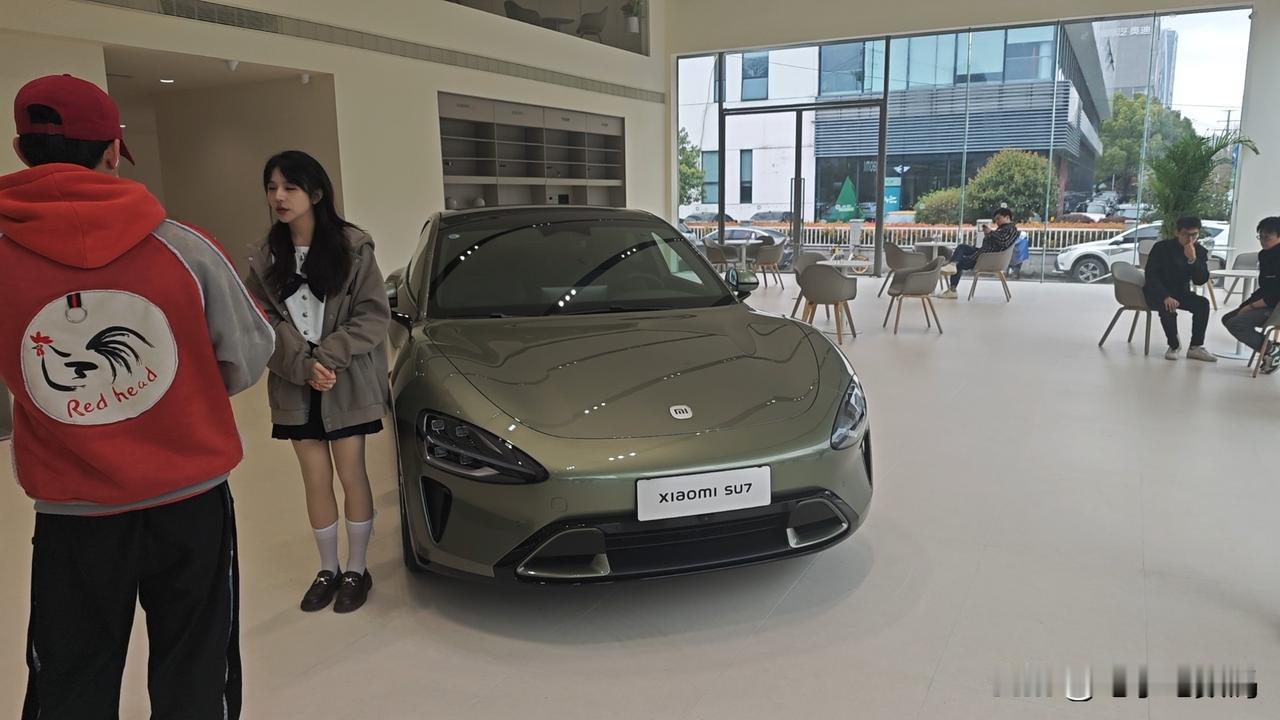 雷军居然敢给小米SU7定下“50万以内最好看、最好开、最智能的轿车”的目标，你敢