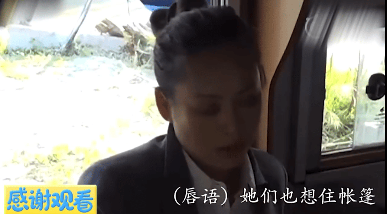 花少2母带之一以前只看过剪辑版，看到完整这一幕，才体会到当时现场气氛有多紧绷压抑