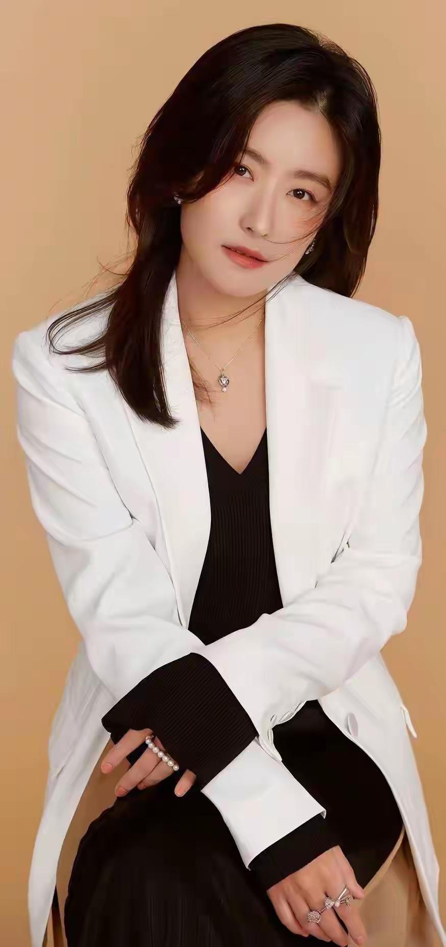 徐百慧，熟女范儿实力派演员