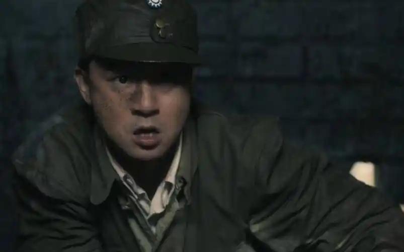 要不他敢说自己很机灵呢，确实会见机行事。

《八千里路云和月》里，化名孔二包的伙